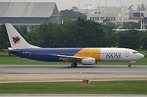 Archivo:MAI Boeing 737-800 KCS-1