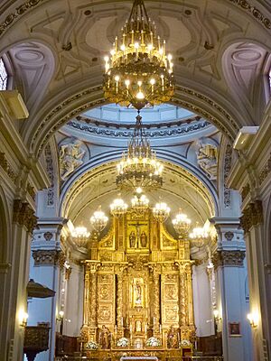 Archivo:Madrid - Iglesia de Santa Teresa y Santa Isabel 03