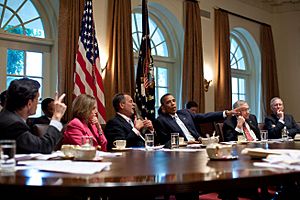 Archivo:Obama meets with Congressional Leadership July 2011