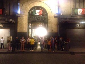 Archivo:People in Mexico City Downtown after 2017 Chiapas earthquake