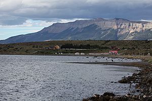 Archivo:Puerto Natales harbour (5483703111)