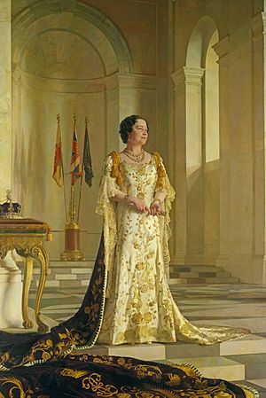 Archivo:Queen Elizabeth Bowes Lyon in Coronation Robes by Sir Gerald Kelly