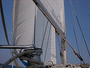 Archivo:Sailing quietly