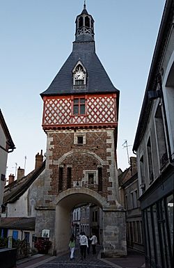 Saint-Fargeau - Tour de l'Horloge - PA00113817 - 001.jpg