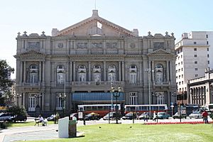 Archivo:Teatro Colon, Plaza Lavalle, Buenos Aires