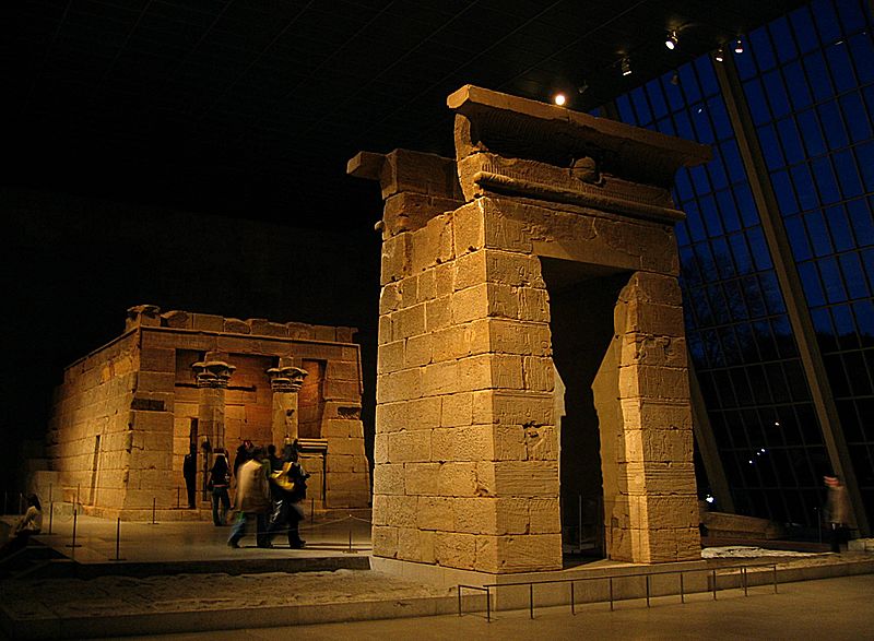 Temple of Dendur- night