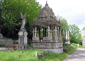 Archivo:Tomb of Raja Rammohun Roy in Arnos Vale Cemetery, Bristol, England
