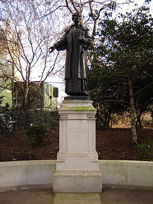 Archivo:Westminster emmeline pankhurst statue 1