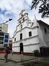 Archivo:2018 iglesia de La Veracruz - Medellín