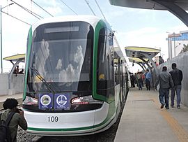 Archivo:Addis Ababa Light Rail vehicle, March 2015