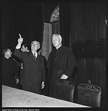 Adhemar de Barros e Patrick Peyton (1964).jpg