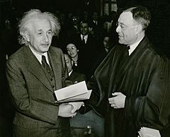 Archivo:Albert Einstein citizenship NYWTS