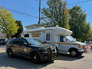 Archivo:Allegan County Sheriff patrol vehicle and command center