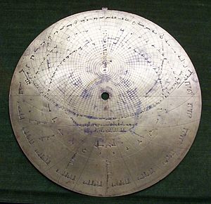Archivo:Astrolabio andalusí Toledo 1067 (M.A.N.) 03