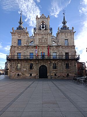 Archivo:Ayuntamiento de Astorga 2025