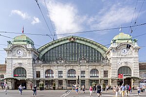Archivo:Bahnhof Basel SBB (50196008388)