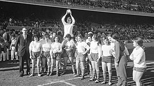 Archivo:Barcelona Centelles 1970 Trophy 02