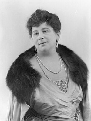 Archivo:Baroness Emma Orczy (Bassano)