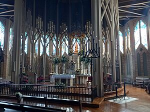 Archivo:Basílica de Nuestra Señora del Puy-2