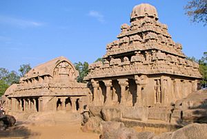 Archivo:Bhima and Dharmaraja temples
