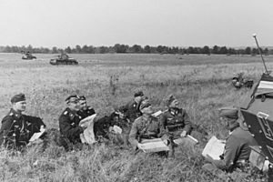 Archivo:Bundesarchiv Bild 146-1972-045-08, Westfeldzug, Rommel bei Besprechung mit Offizieren
