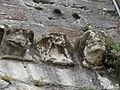 Capiteles erosionados en la fachada norte 02