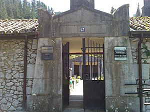 Archivo:Cementerio de Marquina-Jeméin II