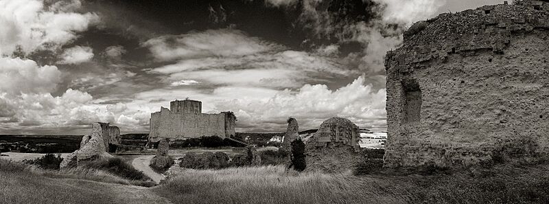 Château-Gaillard in black and white