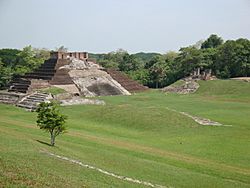 Archivo:Comalcalco.Templo I (2)