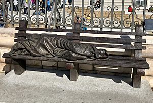 Archivo:Escultura Jesús desamparado. Catedral de la Almudena. Madrid, España