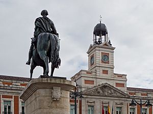 Archivo:Estatua ecuestre de Carlos III - 03