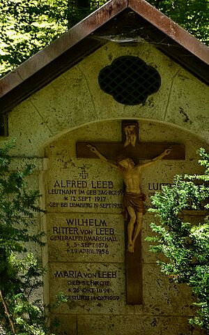 Archivo:Grabstätte Leeb Wilhelm Sollner Waldfriedhof