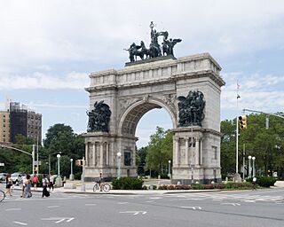 Grand Army Plaza Brooklyn New York August 2013.jpg