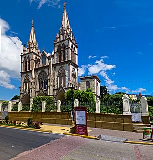 Archivo:Iglesia Del Carmen Sta Tecla LL 2012