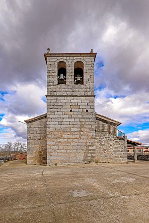 Archivo:Iglesia de Nuestra Señora de las Nieves en Pinedas torre del campanario
