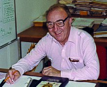 Joan Oró al seu estudi (centrada).jpg