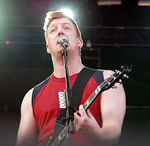 Archivo:Josh Homme--2003 August