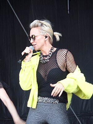 Archivo:Kate Ryan at 90er LIve Vechta