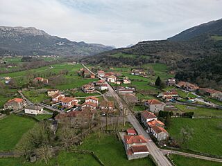 Localidad de Riva, municipio de Ruesga (Cantabria, España) 01.jpg