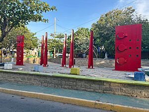 Archivo:Monumento Génesis del vallenato Riohacha Colombia-20240901