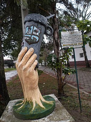 Archivo:Monumento al Tereré (Pilar -Ñeembucú, Paraguay-)