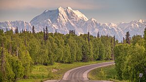 Archivo:Mt Hunter Sunrise Alaska