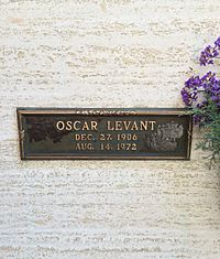 Archivo:Oscar Levant Grave
