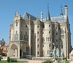 Archivo:Palacio episcopal de Astorga