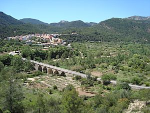 Archivo:Panorámica de Cirat (Castellón)