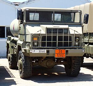 Archivo:Pegaso 3046 cisterna Ejército español