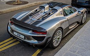Archivo:Porsche 918 sports car
