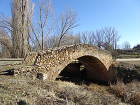 Puente románico de Fuentepinilla 08.jpg