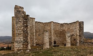 Archivo:Restos de la iglesia de Nuestra Señora de la Asunción, Valdearenas, Guadalajara, España, 2018-01-04, DD 54