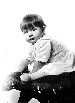 Archivo:Rita Hayworth as a child